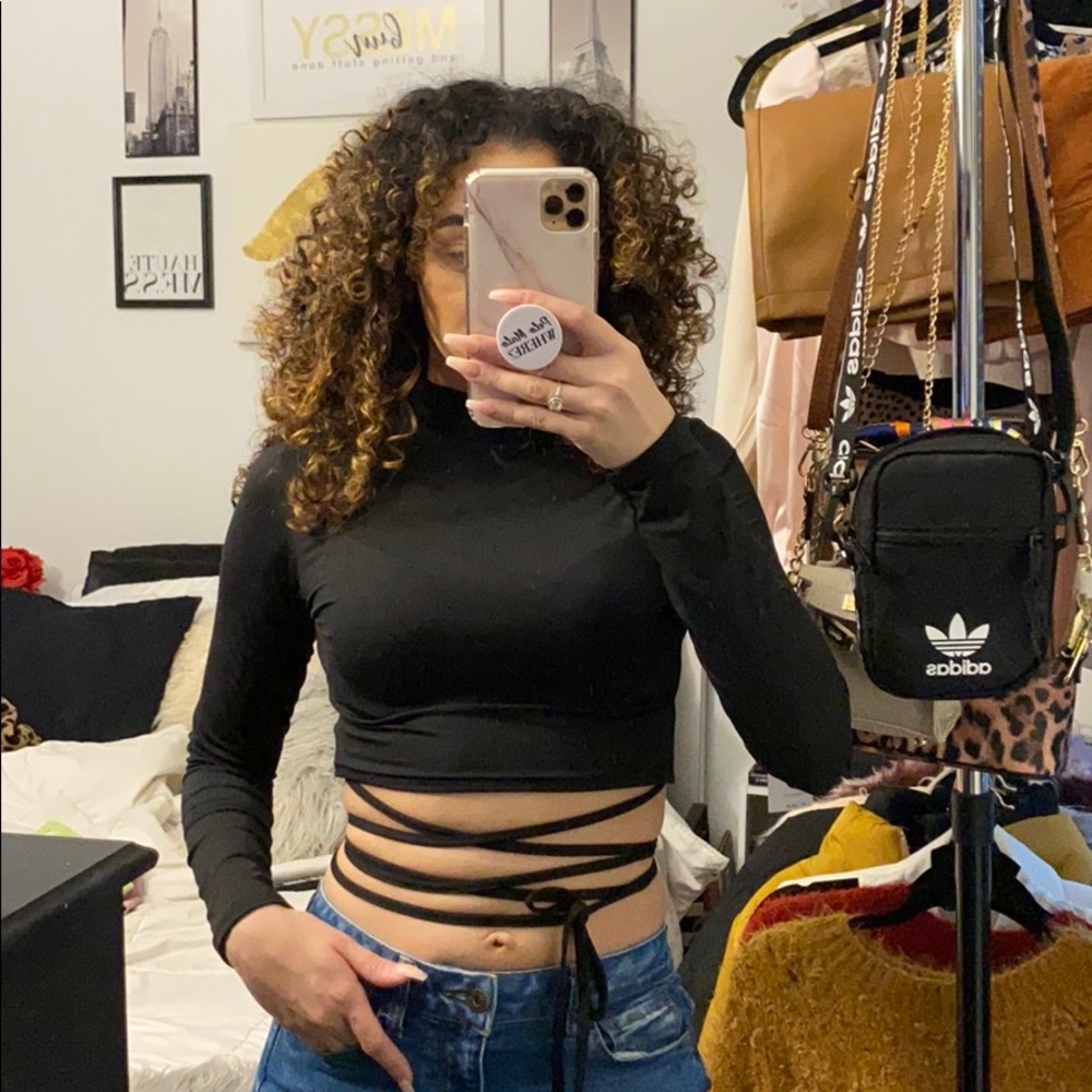 Multi tie mock neck crop top